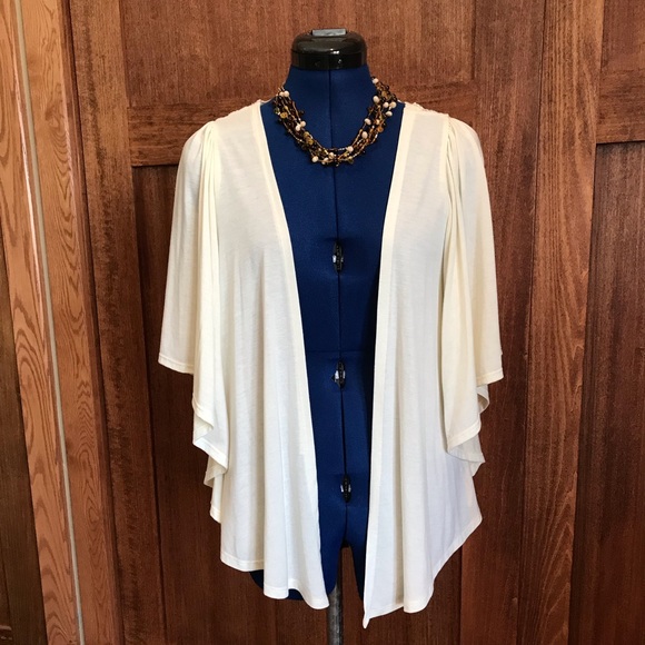 Lily White Top with Lace-Pattern on Back - Picture 3 of 7